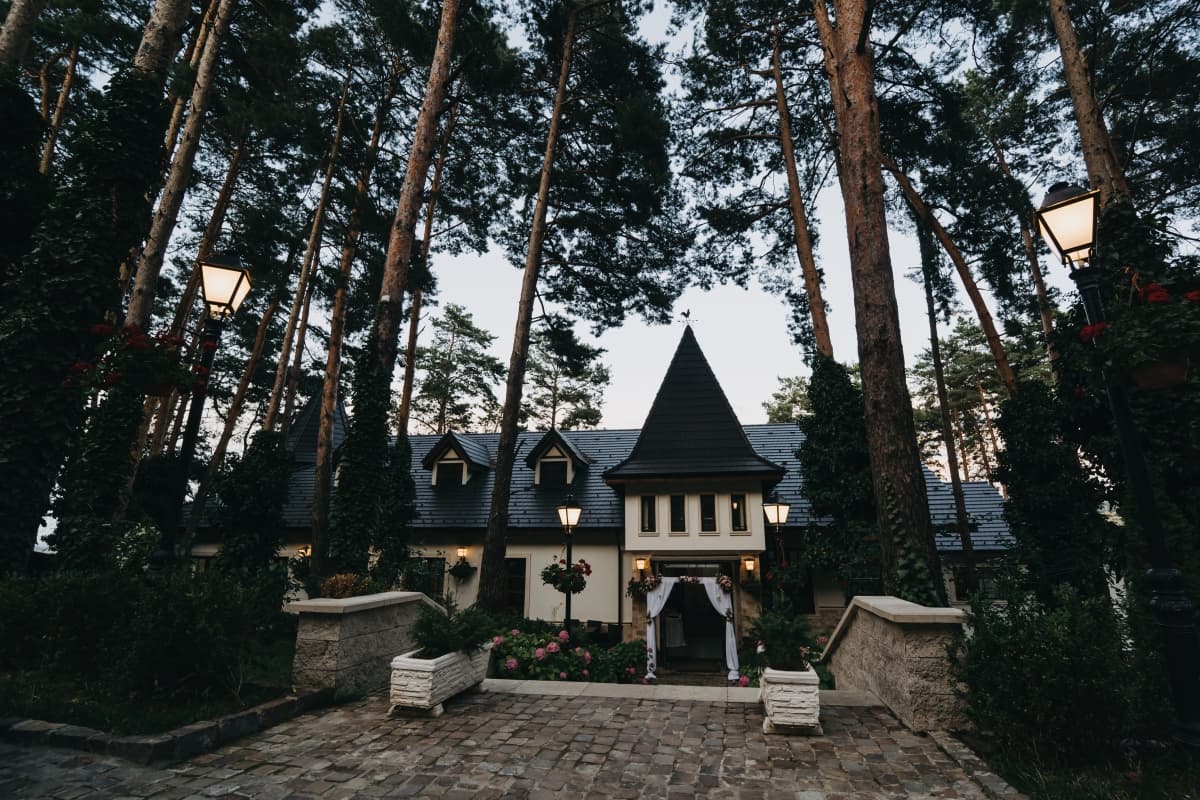 Parcul cu Pini - Moinesti
