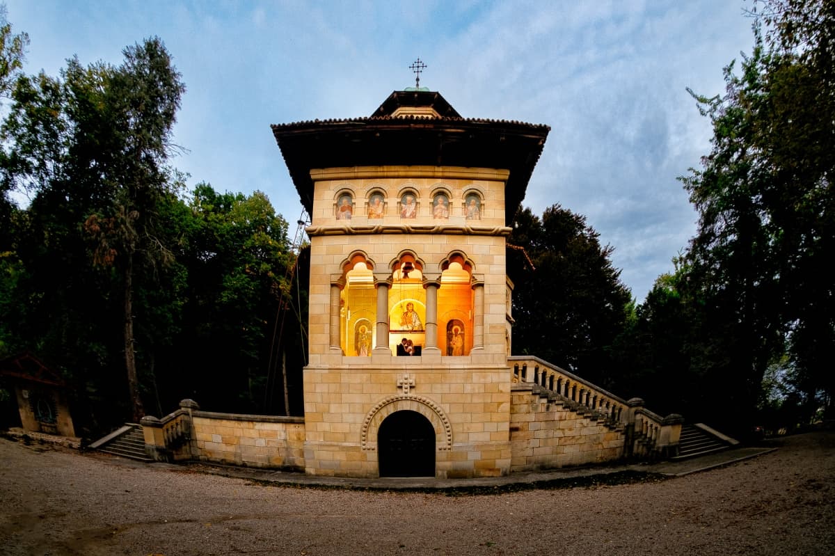 Biserica Bratienilor - locatie pentru nunti in Ștefăneștii Noi, Argeș