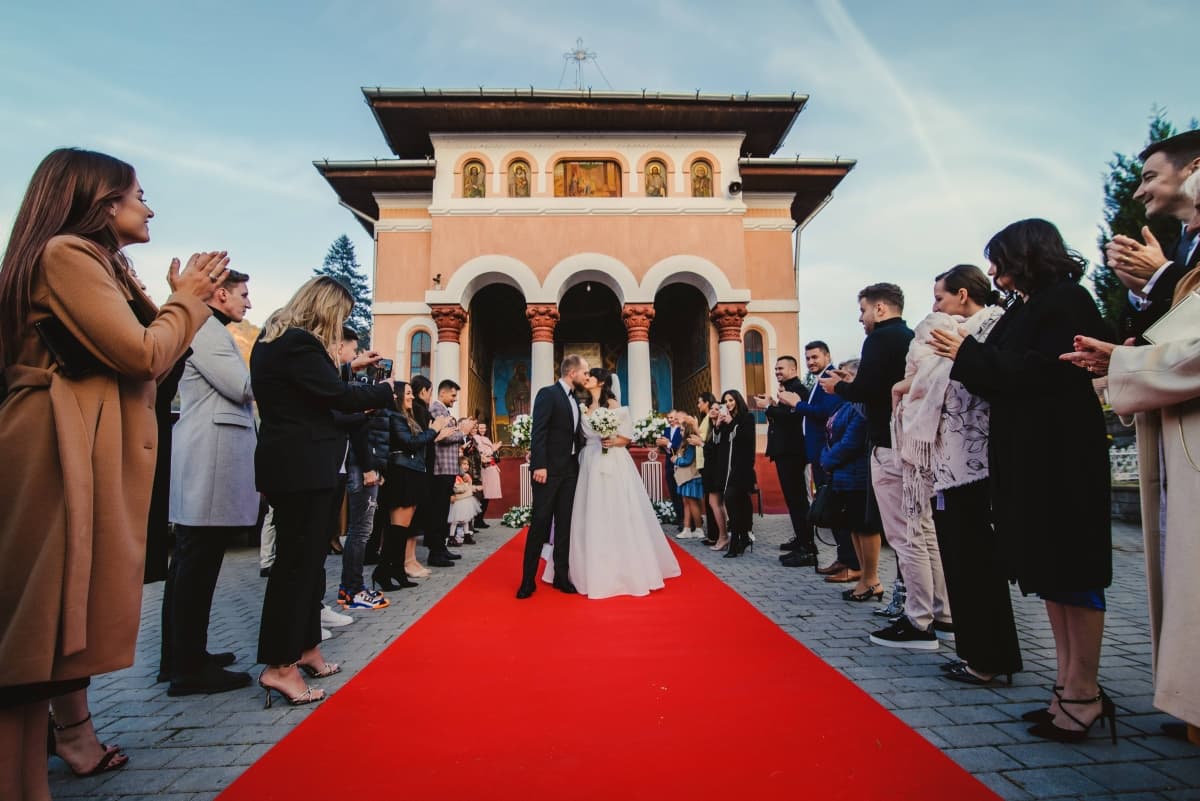 Biserica Intrarea Maicii Domnului în Biserică - Brezoi, Vâlcea