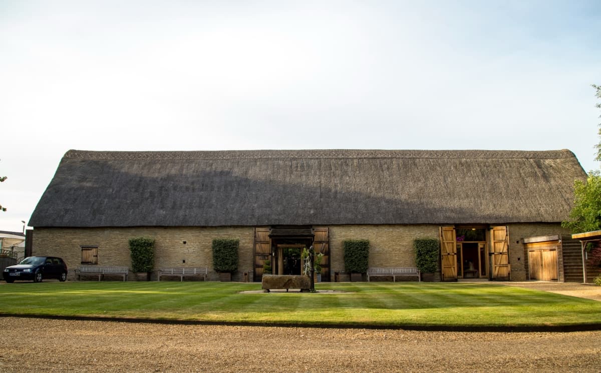 The Tythe Barn - locatie pentru nunti in Launton, England