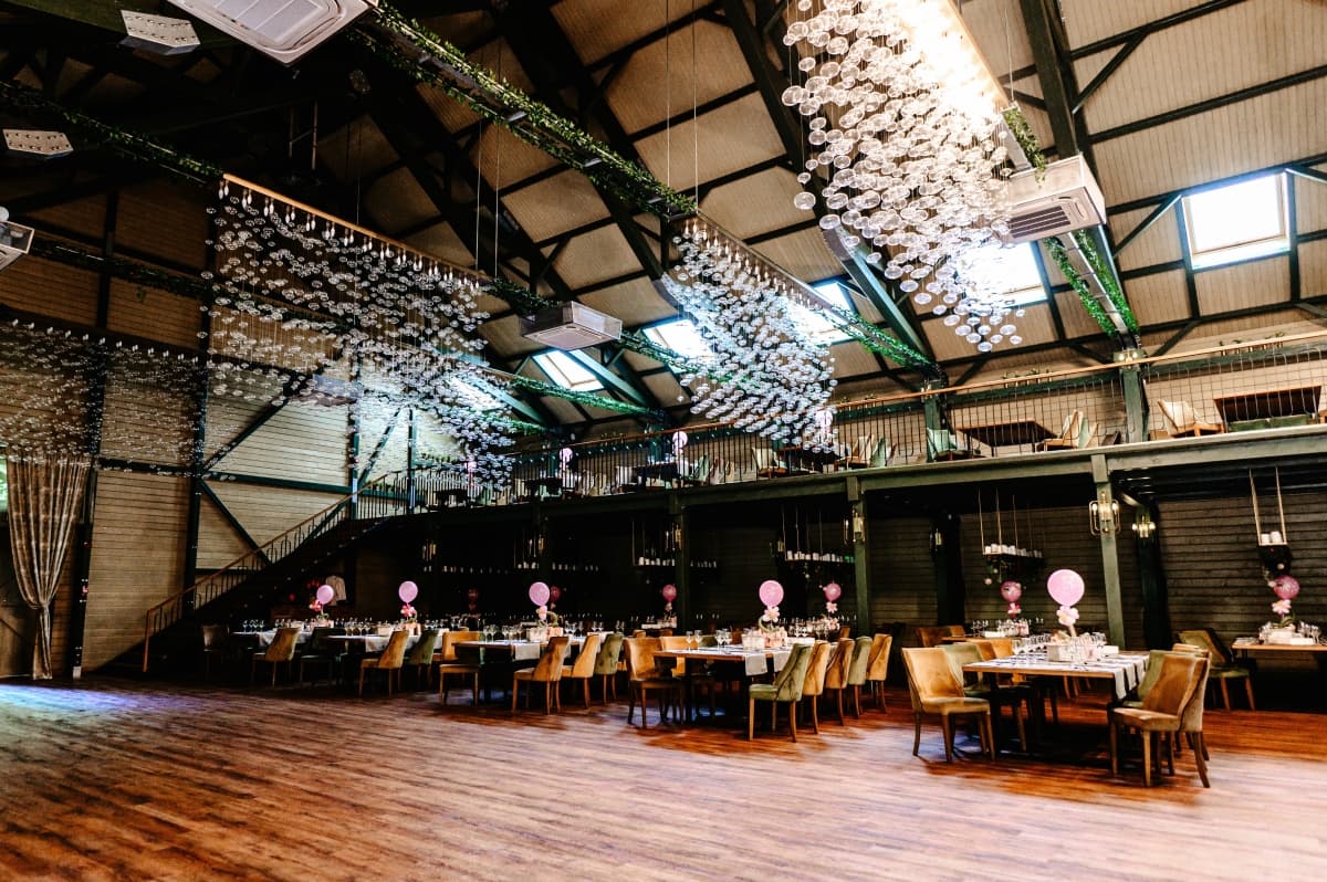 Avo Gastrohan - Hambar - Ballroom - locatie pentru nunti in Oreavul, Buzău