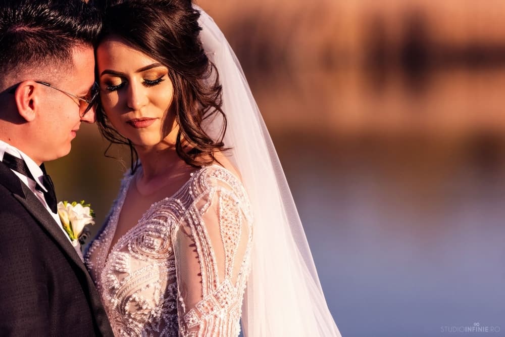 Ionela & Gabriel - Fotografii de Studio Infinie